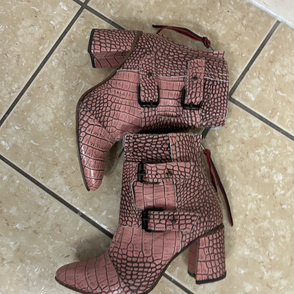 Freebird Pink Croco Joey heel professionally shortened size 10 fits 9